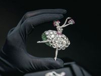 Проверка подлинности ювелирных изделий Van Cleef & Arpels в Киеве!